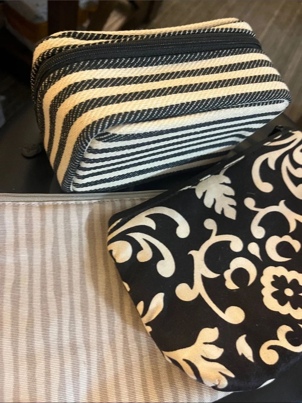 thirty-one Black and Cream Patterned Cosmetic Pouch Trio great condition 38